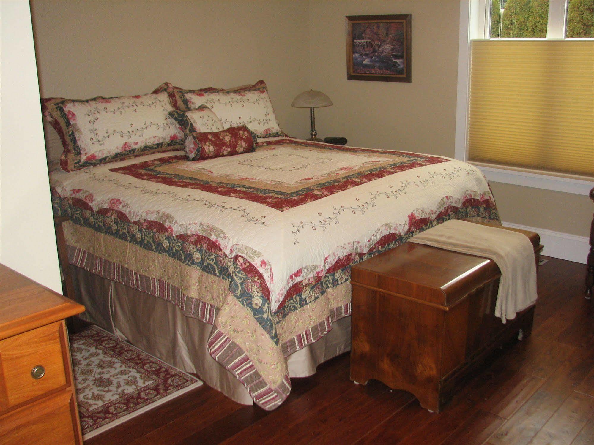 Chesterfield Inn Kelowna Extérieur photo